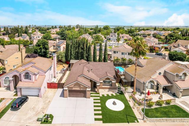 118 Edmeades Court, Oakley CA: https://media.crmls.org/mediaz/e0d5a86f-e671-480b-8092-6fdbca66e909.jpg