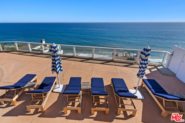 27400 Pacific Coast Highway, Malibu CA: https://media.crmls.org/mediaz/e0d5b646-f800-48c5-9eb3-b5a586b11902.jpg
