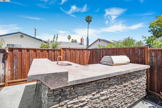 548 Sonoma Ave, Livermore CA: https://media.crmls.org/mediaz/e0d5ed83-889d-4c59-b883-a3c6f89a3cc4.jpg