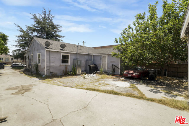 6833 Simpson Avenue, North Hollywood CA: https://media.crmls.org/mediaz/e0d62bbf-b4dc-4eef-b599-b0fa0fc6d4e0.jpg