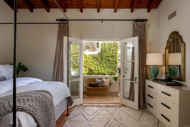 17484 El Vuelo, Rancho Santa Fe CA: https://media.crmls.org/mediaz/e0d66ea1-2193-4723-87ed-60af7aa4b4be.jpg