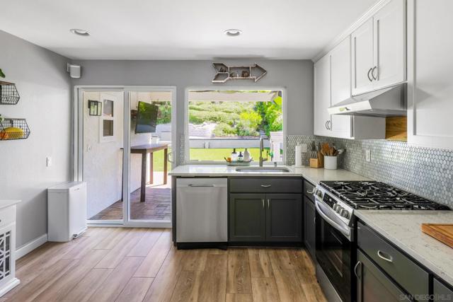 22642 Via Santiago, Mission Viejo CA: https://media.crmls.org/mediaz/e0d68df7-ab1f-4c58-b2bd-15dd7f0275e3.jpg