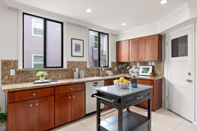 818 30th Avenue, San Francisco CA: https://media.crmls.org/mediaz/e0d6a688-f98b-45dd-af8d-c13c9025fa10.jpg