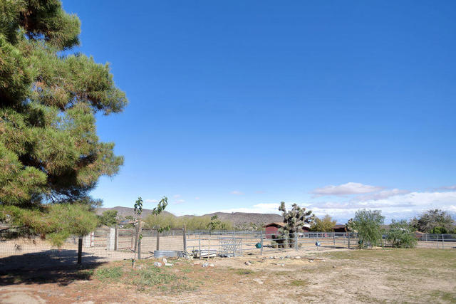 5134 Mormon Avenue, Yucca Valley CA: https://media.crmls.org/mediaz/e0d76a61-14bf-4e5e-b16f-71c138534484.jpg