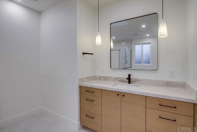 5380 Los Robles Drive, Carlsbad CA: https://media.crmls.org/mediaz/e0d78ed3-c5e0-4327-8605-0bb150b4e9b7.jpg