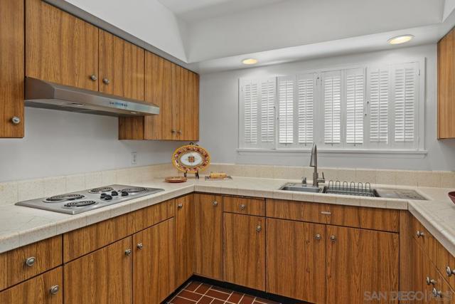 3419 Freeman St, San Diego CA: https://media.crmls.org/mediaz/e0d7ac96-38c3-4333-9542-974bcd136283.jpg