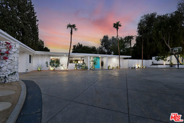 20150 Delita Drive, Woodland Hills CA: https://media.crmls.org/mediaz/e0d9b499-5c87-4794-bc22-957615ed408d.jpg