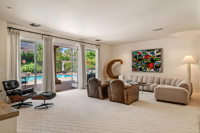 835 N Avenida Palmas, Palm Springs, CA 92262