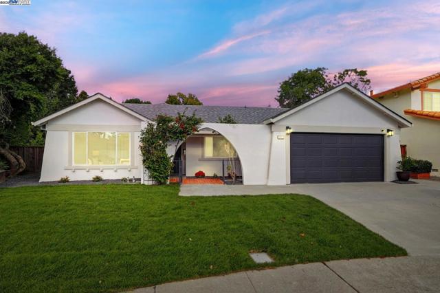 240 240 Carmelita Pl