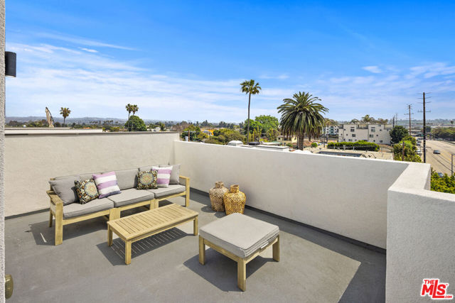 4916 1/2 S Centinela Avenue, Los Angeles CA: https://media.crmls.org/mediaz/e0dad2a7-826c-4a29-8eee-bec4d40a8675.jpg