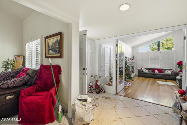 29148 Hillrise Drive, Agoura Hills CA: https://media.crmls.org/mediaz/e0dade18-9570-48ba-b303-1db7f479478e.jpg