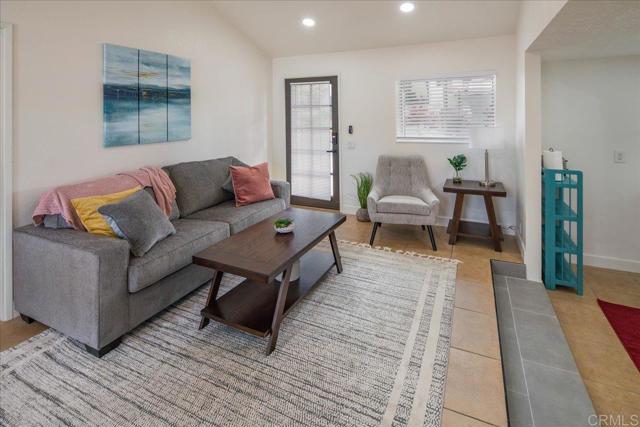 2604 06 Juan Street, San Diego CA: https://media.crmls.org/mediaz/e0db1868-a95a-4d19-a7ef-14c137dcd827.jpg