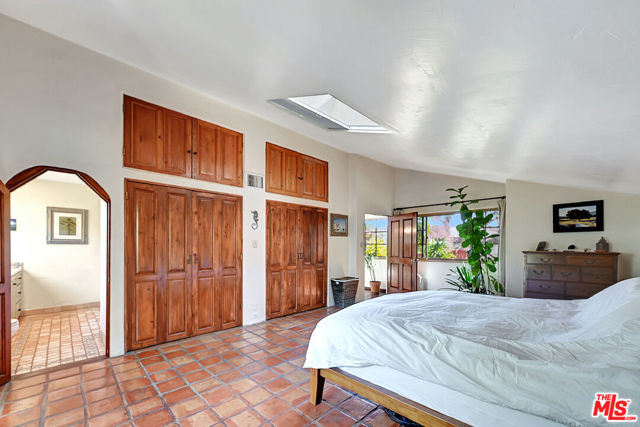 19805 Valley View Drive, Topanga CA: https://media.crmls.org/mediaz/e0db30ba-3826-4bff-b252-7c83f8e97a5f.jpg