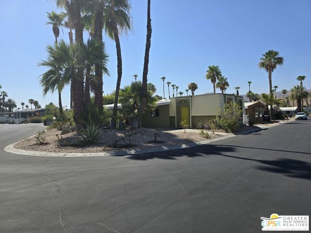 198 Juniper Drive, Palm Springs CA: https://media.crmls.org/mediaz/e0db738e-a524-4deb-a3e2-47bd89ac730b.jpg