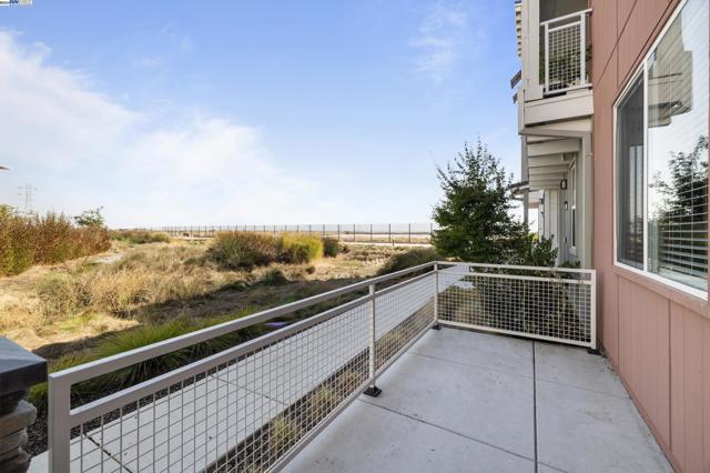 Image 4 of 39 For 9572 Seawind Way