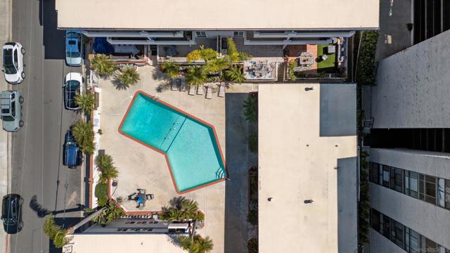 3920 Riviera Dr, Pacific Beach (San Diego) CA: https://media.crmls.org/mediaz/e0db891a-f722-4e63-a1ab-721390499bfb.jpg