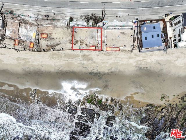 20802 Pacific Coast Highway, Malibu CA: https://media.crmls.org/mediaz/e0dc2831-1757-48c0-84fb-a7b3b6150bc8.jpg