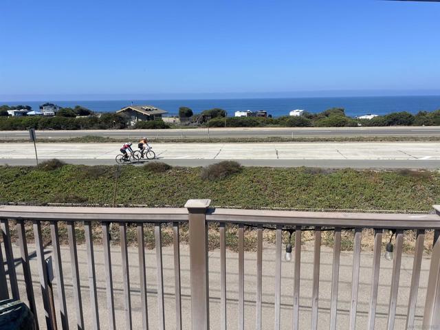 6550 Ponto Dr, Carlsbad CA: https://media.crmls.org/mediaz/e0dc5554-2d70-4411-9238-fbe189925d62.jpg