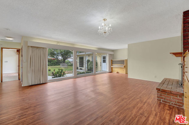 9855 Emperor Avenue, Arcadia CA: https://media.crmls.org/mediaz/e0dc5a55-12a8-4644-aa6c-7589ad20f7f3.jpg