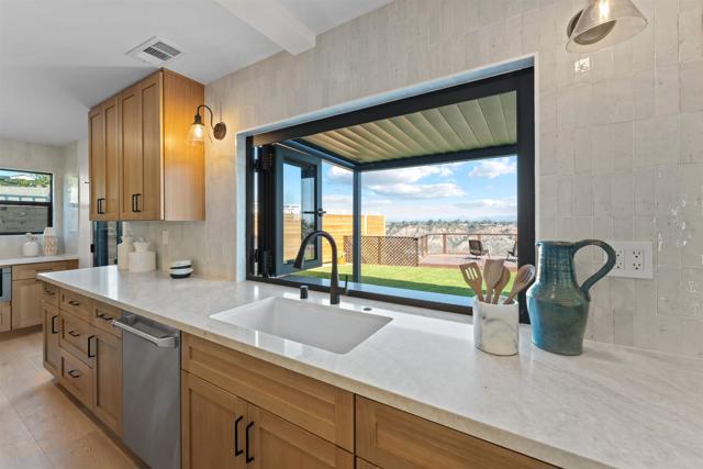 5777 Desert View Drive, La Jolla CA: https://media.crmls.org/mediaz/e0dd54fb-f144-4eab-85c2-170e2a1f811b.jpg