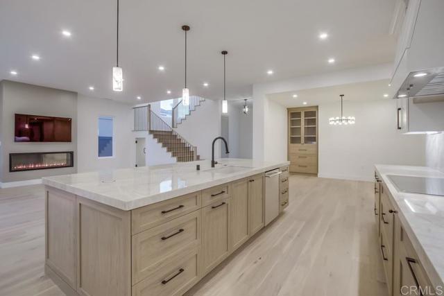 5380 Los Robles Drive, Carlsbad CA: https://media.crmls.org/mediaz/e0dd847d-0cd4-4f98-8d08-e85bac4bc959.jpg