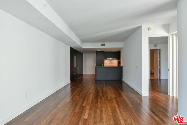 6250 HOLLYWOOD Boulevard, Los Angeles CA: https://media.crmls.org/mediaz/e0de287c-9948-446f-9177-247d230bd1e1.jpg