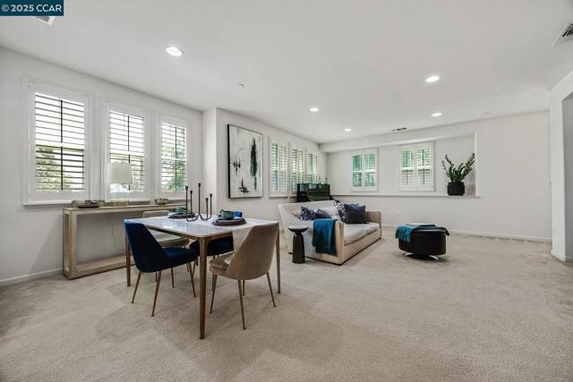 6939 Mariposa Cir, Dublin CA: https://media.crmls.org/mediaz/e0de32fa-6ef1-4904-bb71-5652a8e845c2.jpg