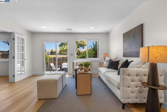 8351 Mulberry Pl, Dublin CA: https://media.crmls.org/mediaz/e0decb65-3f06-4f27-a471-11e321c55ef5.jpg