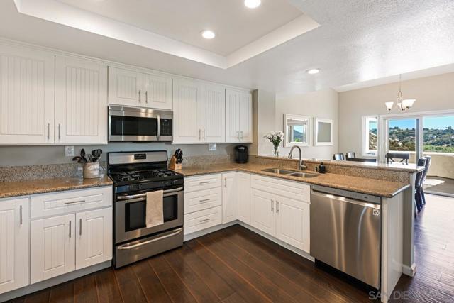 701 Fino Glen, Escondido CA: https://media.crmls.org/mediaz/e0decd0b-7b12-471f-8f32-7b3aeac406f7.jpg