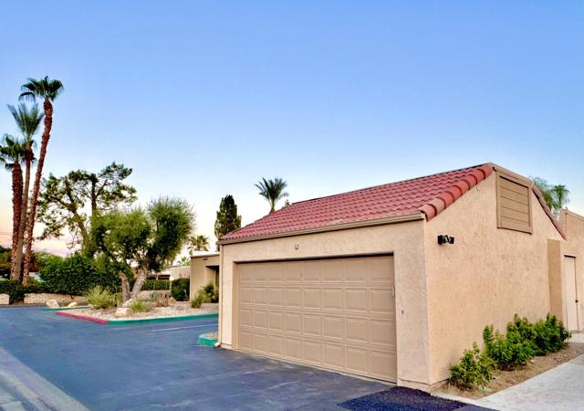 70100 Mirage Cove Drive, Rancho Mirage CA: https://media.crmls.org/mediaz/e0dedecd-aafb-4ece-b8bd-1b3c45f213f2.jpg