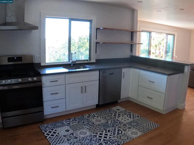 32 Kenilworth Dr, Kensington CA: https://media.crmls.org/mediaz/e0df9bd3-ae12-4181-82b0-76dad7ad74db.jpg