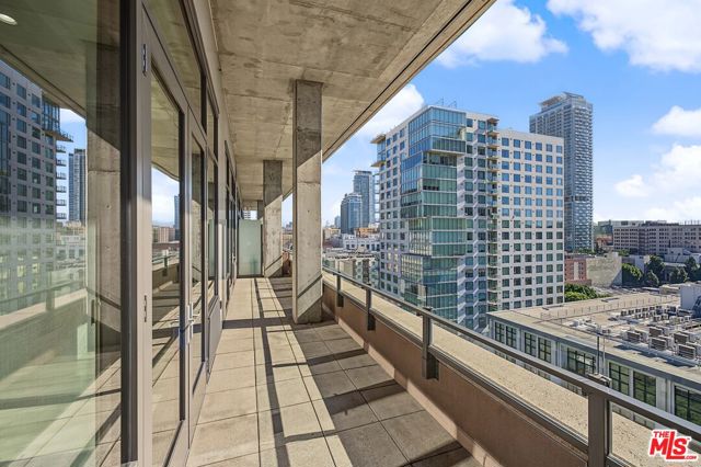 1111 South GRAND Avenue, PH6 photo 39