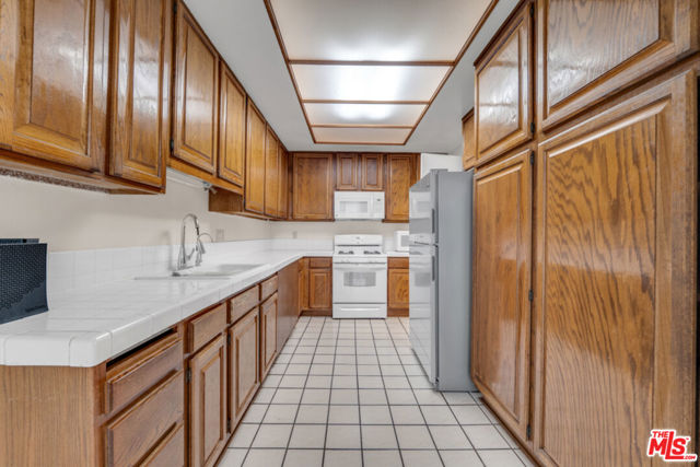 15150 Dickens Street, Sherman Oaks CA: https://media.crmls.org/mediaz/e0e0649f-ef4a-453f-bdd7-549ca015c82f.jpg
