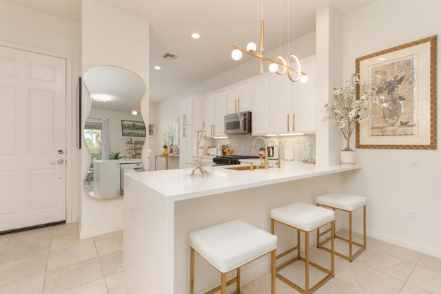 81907 Avenida Bahia, Indio CA: https://media.crmls.org/mediaz/e0e0e6bd-7a9a-4362-b27b-78fe2df90fa8.jpg