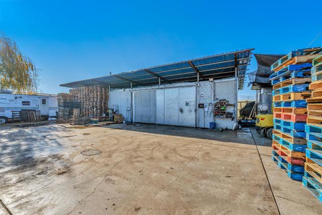 1500 Gilman Road, Gilroy CA: https://media.crmls.org/mediaz/e0e0e8a2-45ab-420d-878d-7d85ea766124.jpg