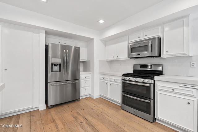 4531 Coolhaven Court, Westlake Village CA: https://media.crmls.org/mediaz/e0e0ecff-b2a1-4d46-b389-a49723d15313.jpg