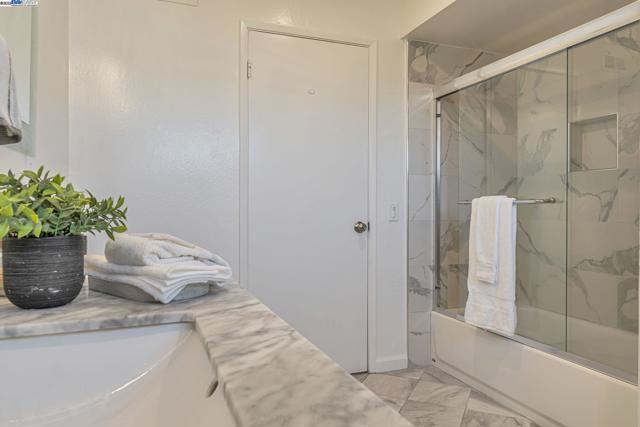947 Crane Ave, Foster City CA: https://media.crmls.org/mediaz/e0e0ef10-0f5b-4923-89e4-48f74f170ccb.jpg