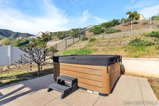 35805 Shetland Hills E, Fallbrook CA: https://media.crmls.org/mediaz/e0e11396-71f1-4ad9-87dc-f5f63ea5c161.jpg