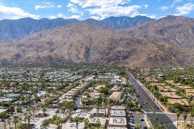 1111 E Palm Canyon Drive, Palm Springs CA: https://media.crmls.org/mediaz/e0e12706-2291-4123-86ac-878389abc788.jpg