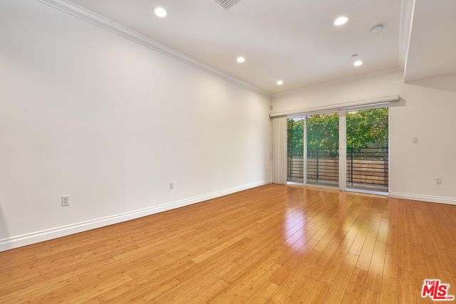 3061 W 12th Place, Los Angeles CA: https://media.crmls.org/mediaz/e0e14db0-963b-48e1-8301-b698bf4bd417.jpg
