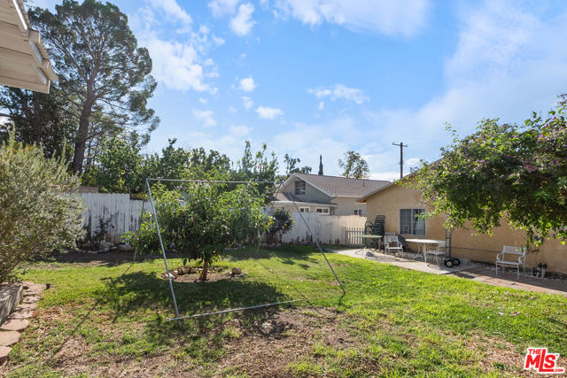 10626 Mountair Avenue, Tujunga CA: https://media.crmls.org/mediaz/e0e17e70-b672-4a23-960e-7cef6ede9d32.jpg