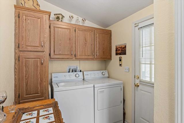 Detail Gallery Image 16 of 39 For 2280 E Valley Pkwy #4,  Escondido,  CA 92027 - 2 Beds | 2 Baths