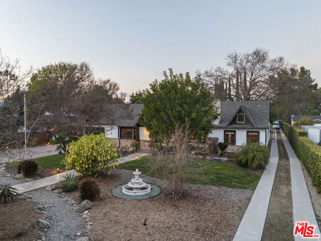 22651 Calvert Street, Woodland Hills CA: https://media.crmls.org/mediaz/e0e1fa77-9cbe-40fd-8d2e-d64d73e3fab4.jpg