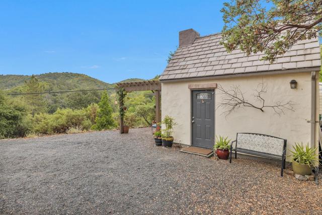3839 Deer Lake Park Rd, Julian CA: https://media.crmls.org/mediaz/e0e22b4e-0e2c-4ca0-94db-9c4fd361928d.jpg