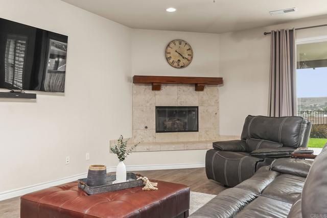10252 Casa Ct, Santee CA: https://media.crmls.org/mediaz/e0e26b26-a6ee-4ae3-8bba-b800baf7c17b.jpg