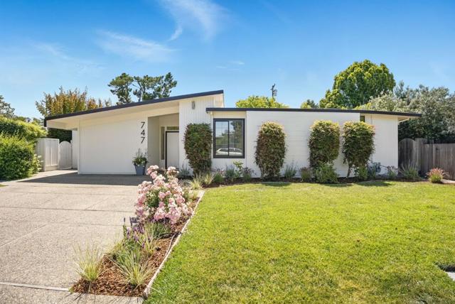 747 De Soto Drive, Palo Alto CA: https://media.crmls.org/mediaz/e0e37b4a-9234-4457-be7b-746e352d0017.jpg