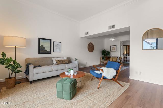 436 E Palm Avenue, Burbank CA: https://media.crmls.org/mediaz/e0e40275-c7e3-401e-87a7-de8700651038.jpg