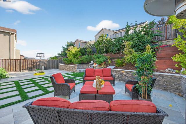 7058 Atlas Peak Dr, Dublin CA: https://media.crmls.org/mediaz/e0e41717-deab-4611-97af-2f7932acc78f.jpg