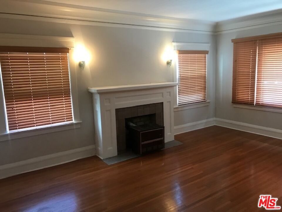 1025 LOCUST Avenue #5