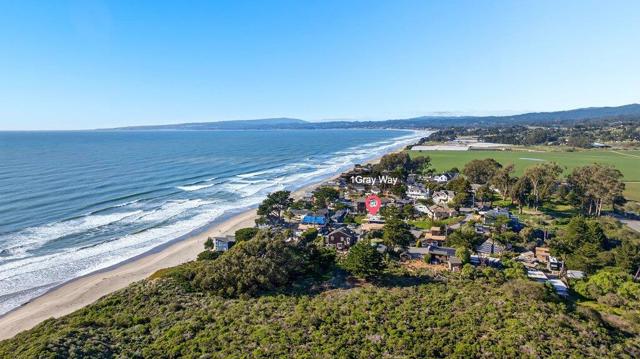 1 Gray Way, Watsonville CA: https://media.crmls.org/mediaz/e0e4c904-2be1-4d65-a1ab-f2fd917f07c1.jpg